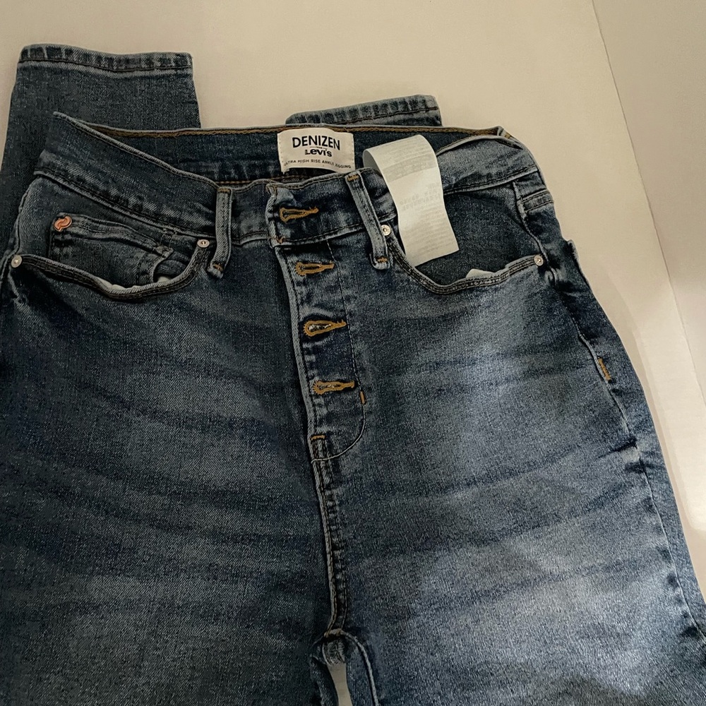Jeans - Picture 2 of 4